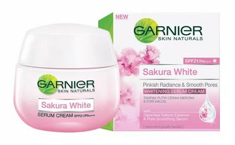 Krim pemutih wajah bagus - Garnier Sakura White Pinkish Radiance Whitening Serum Cream