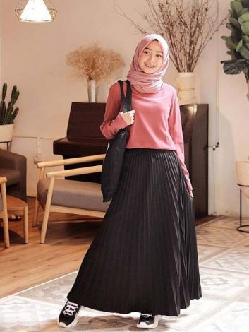 Inspirasi OOTD Rok Plisket Agar Terlihat Modis dan Kekinian - Hai Gadis