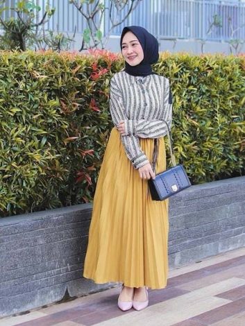 Inspirasi OOTD Rok Plisket Agar Terlihat Modis dan Kekinian - Hai Gadis