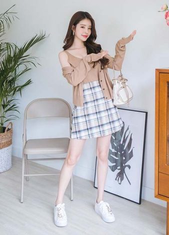 20 Inspirasi Outfit Korean Style Yang Simple Untuk Wanita - Hai Gadis