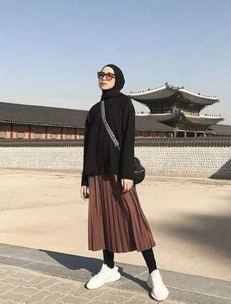 Inspirasi OOTD Hijab dengan Rok Midi Agar Postur Tubuh Tampak Tinggi