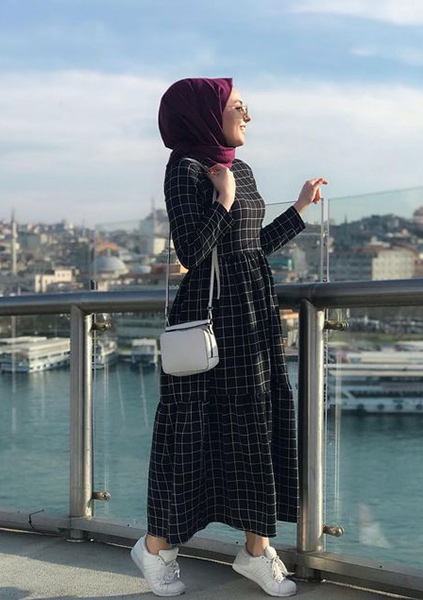 18 Inspirasi OOTD Dress Hitam Hijab untuk Berbagai Acara