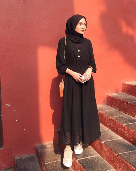 black hijab dress