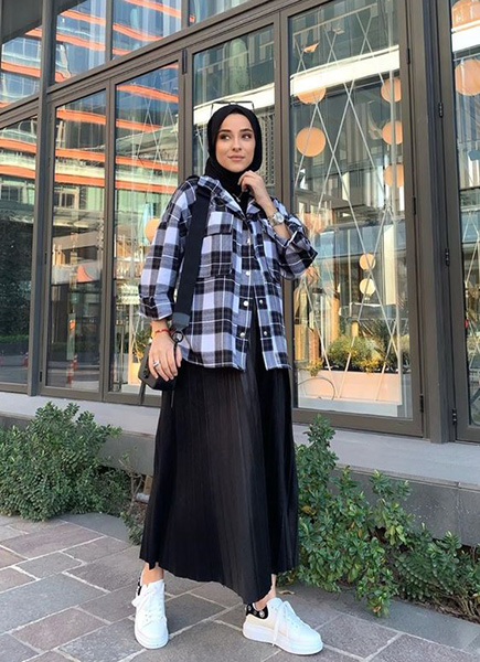 18 Inspirasi OOTD Dress Hitam Hijab untuk Berbagai Acara