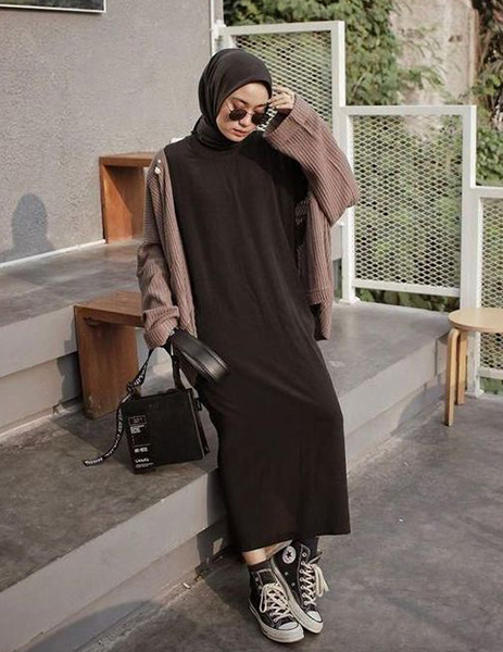 Dress Hitam Polos Hijab | Hijab Style