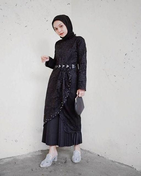 18 Inspirasi OOTD Dress Hitam Hijab untuk Berbagai Acara