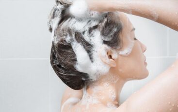 17 Rekomendasi Shampoo Penghitam Rambut Terbaik