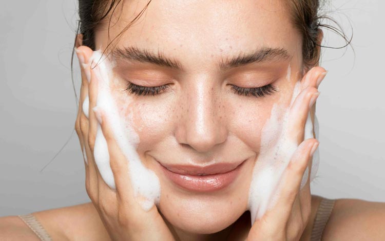 Skincare Emina untuk Kulit Berminyak dan Berjerawat